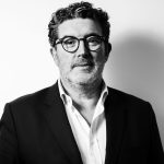 Julián Quirós: “Yo escribo poesía con vocación de periodista”